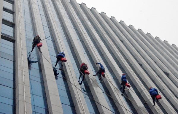 洛阳高空作业之高空玻璃擦拭流程